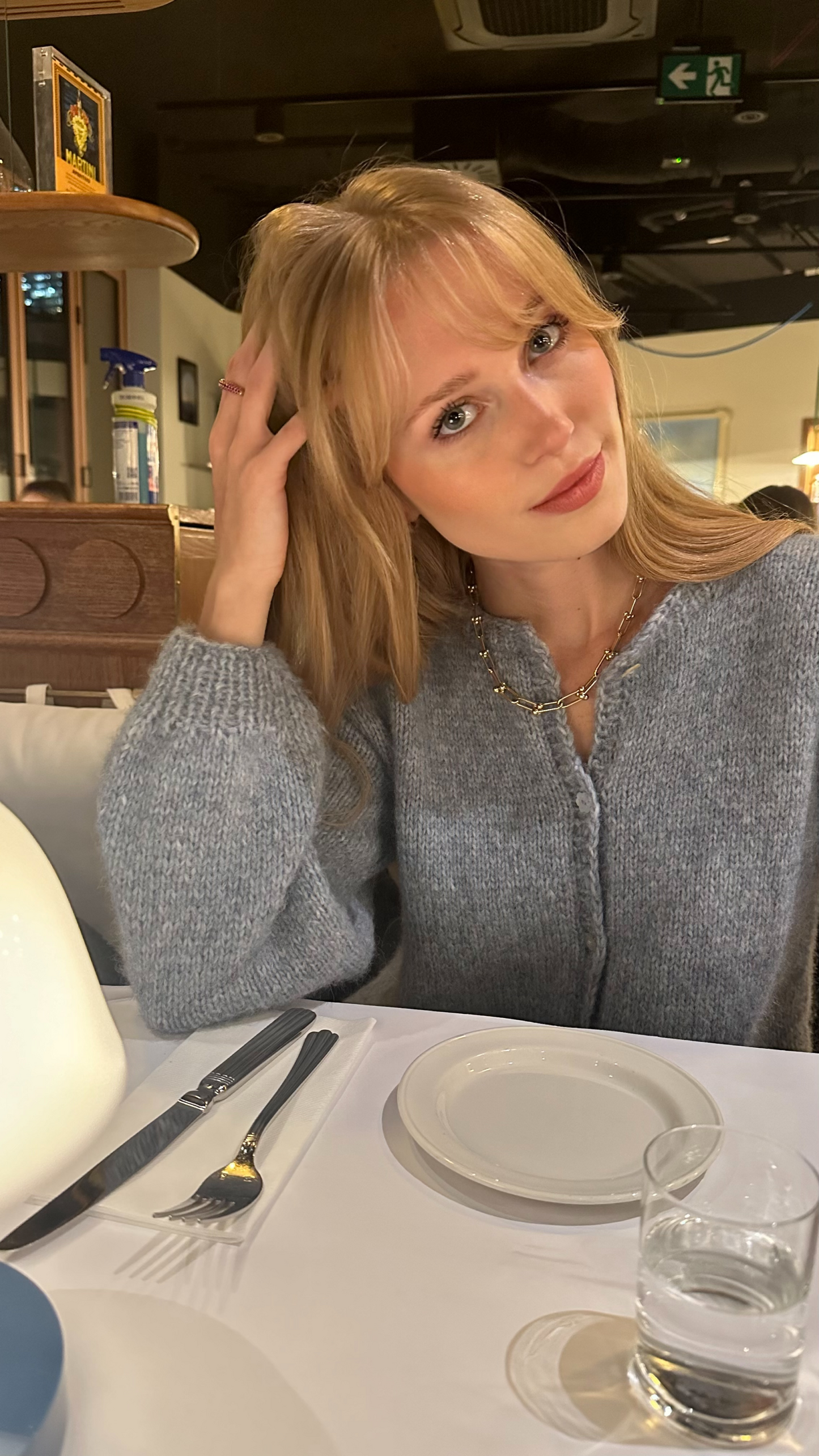 Detale swetra z kaszmiru i jedwabiu – luksusowa jakość handmade