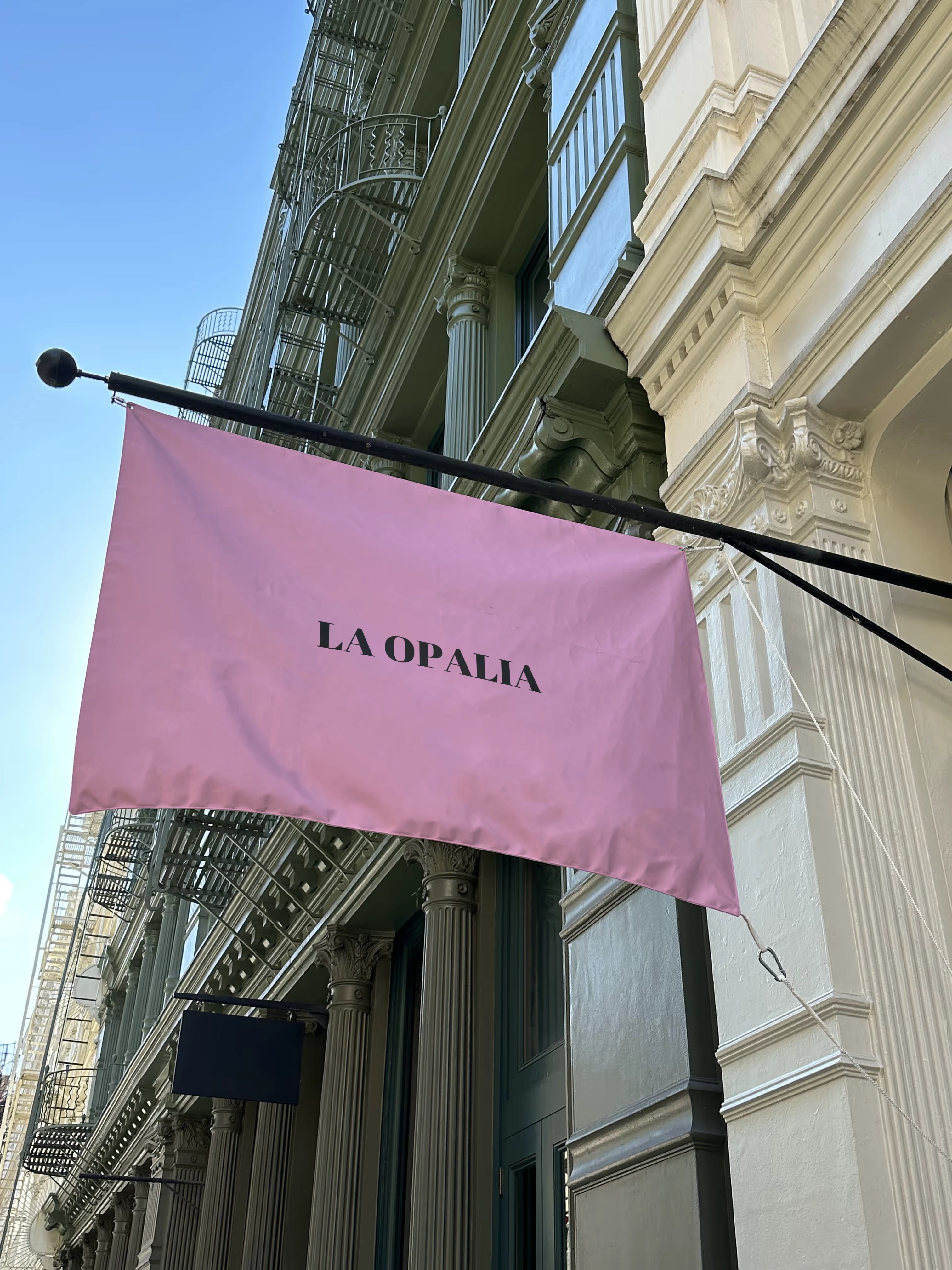 Logo La Opalia – ręcznie robione swetry premium